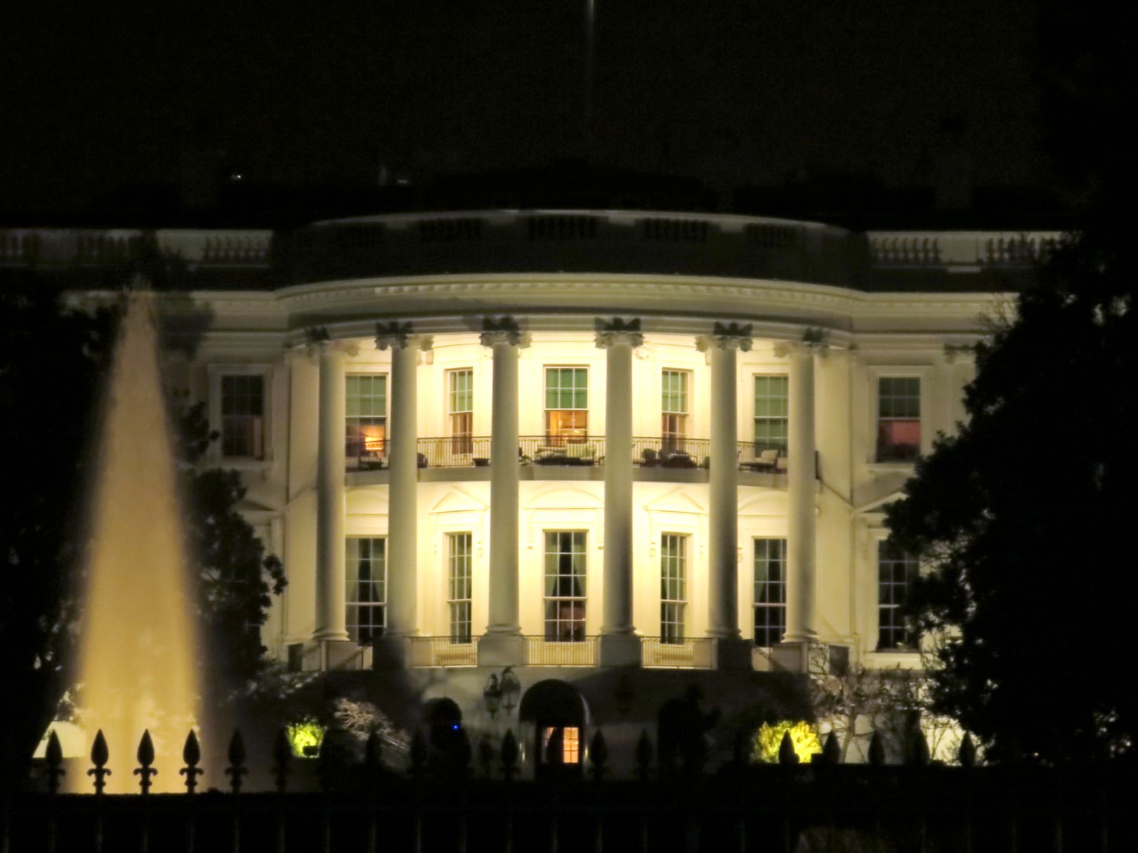 Night-White-House smaller